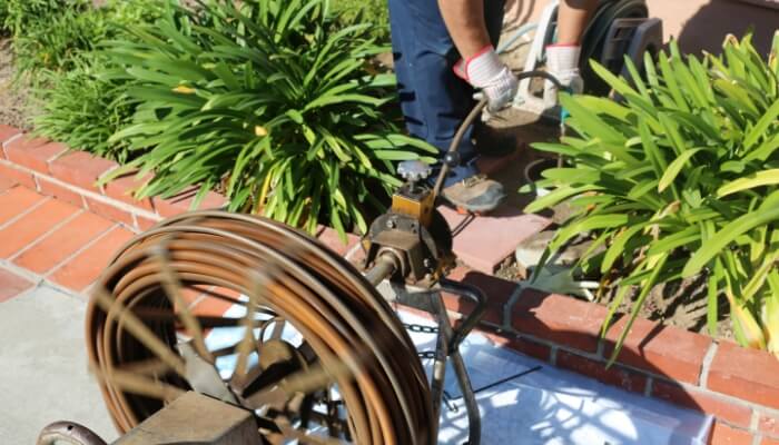 Plumber Cleaning clogged drains and sewer line